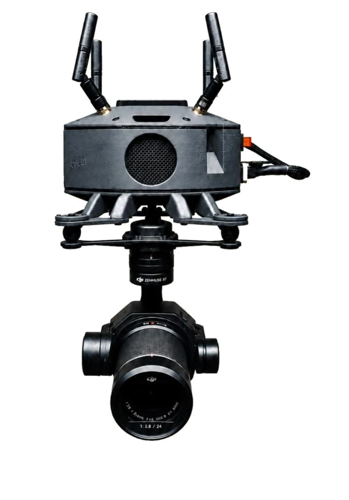 Core X7 Remote de frente: módulo de control con antenas, gimbal de tres ejes y Zenmuse X7